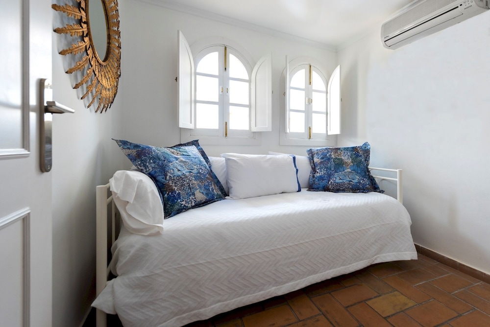 Apartment (4 Bedrooms)