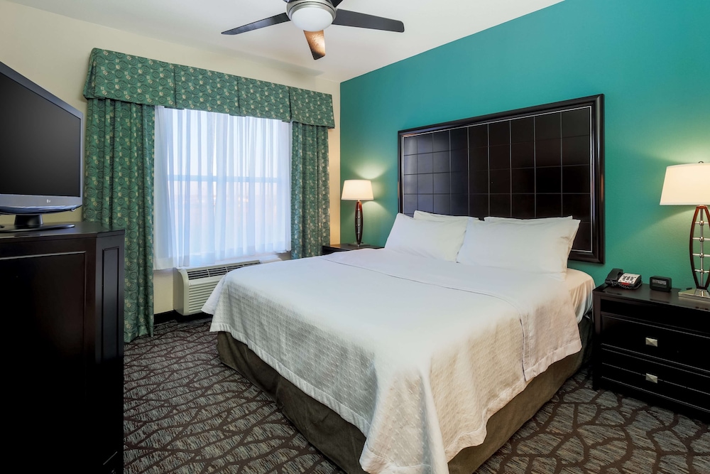 Studio, 1 Queen Bed, Accessible, Bathtub (Mobility & Hearing) photo 3