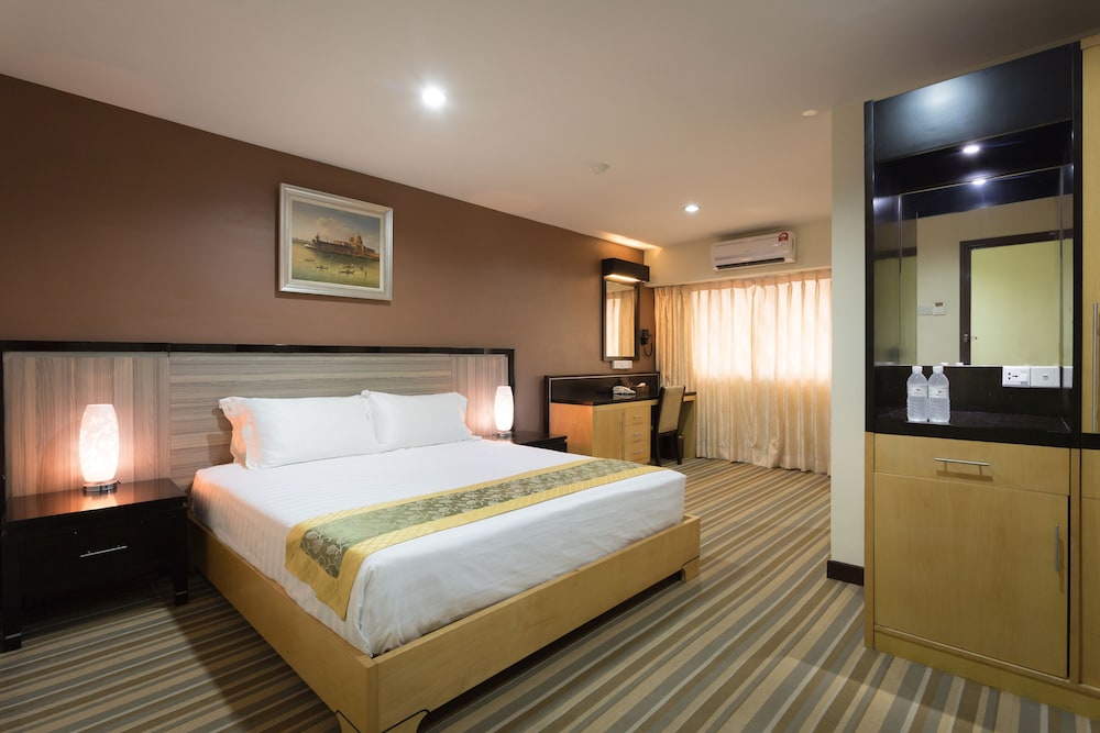 Premier Room, 1 King Bed photo 1