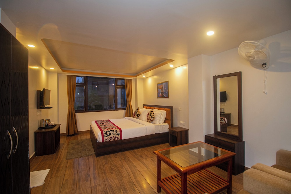 Standard Room, 2 Twin Beds, Private Bathroom, City View photo 2