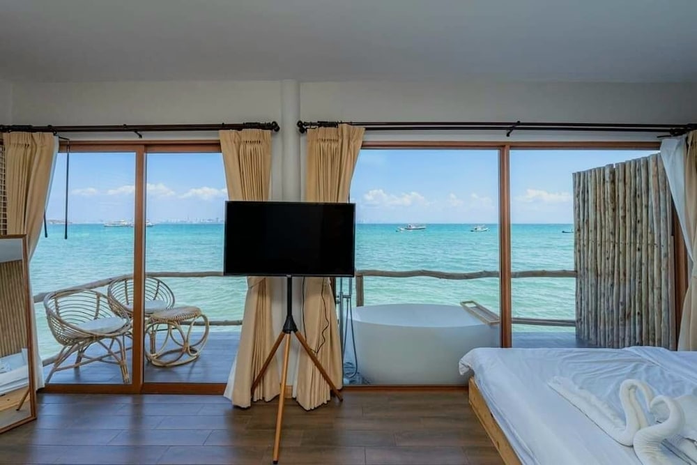Deluxe Double Room, Ocean View photo 3