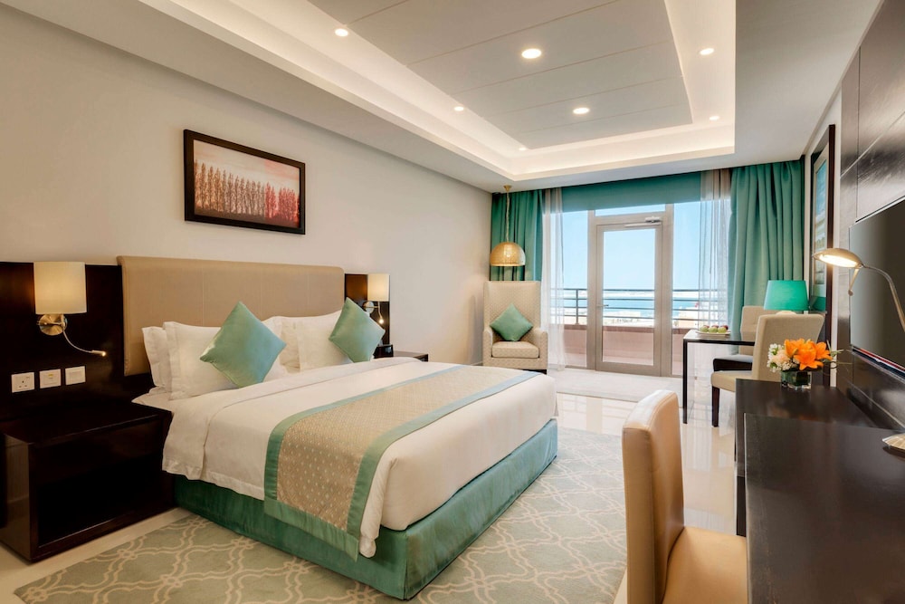 Superior Room, 1 King Bed, Non Smoking photo 2