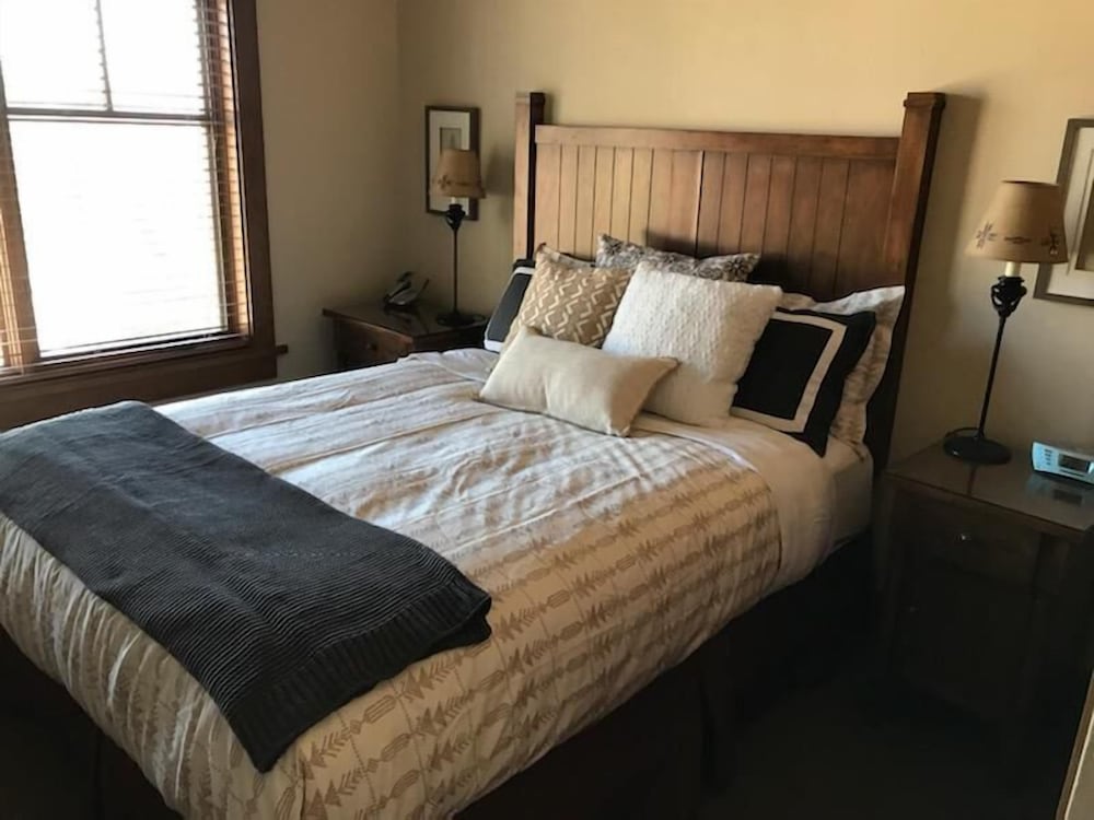 Condo, Multiple Beds (Iron Horse North) photo 2