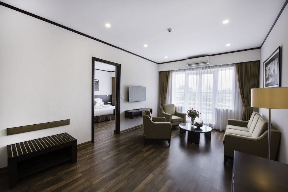 Opera Suite photo 2