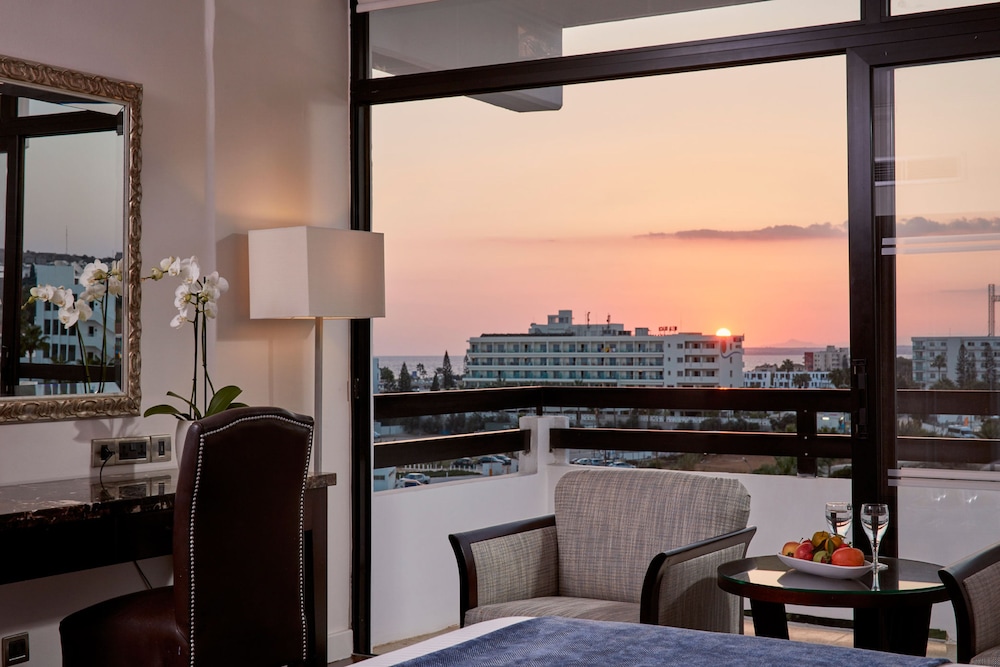 Standard Room, Partial Sea View - Photo 3