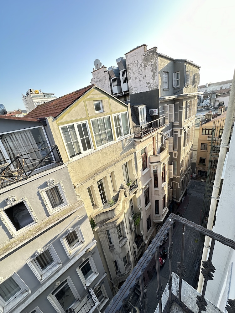 Superior Studio Suite, City View photo 2