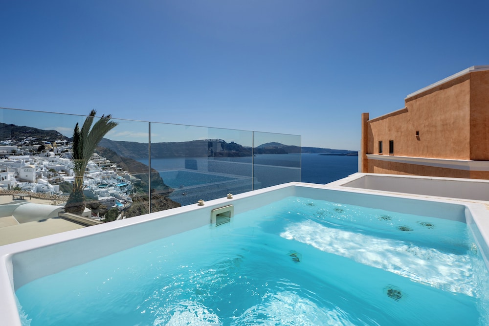 Armonoia Captain Villa Outdoor Tub