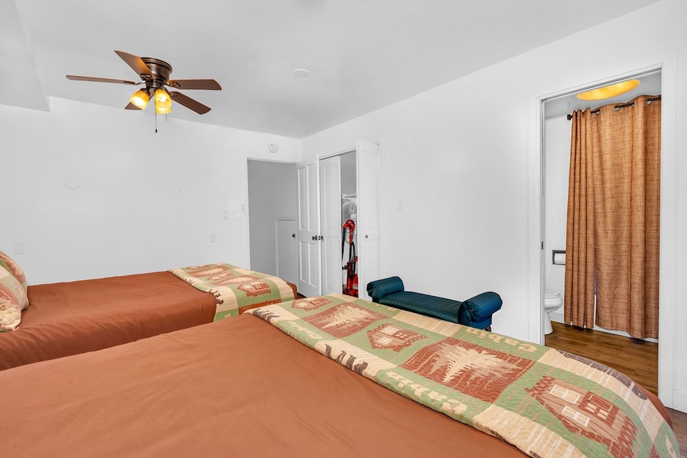 Cabin, Multiple Beds, Patio, Mountain View (Timber Lodge Yosemite) photo 2