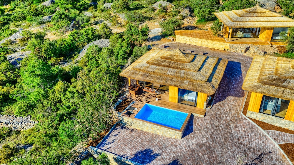 Luxury Bungalow New Horizons III