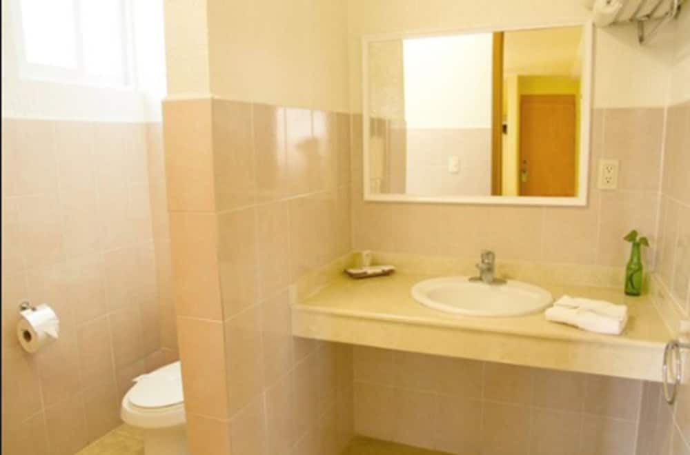 Classic Twin Room - Photo 2