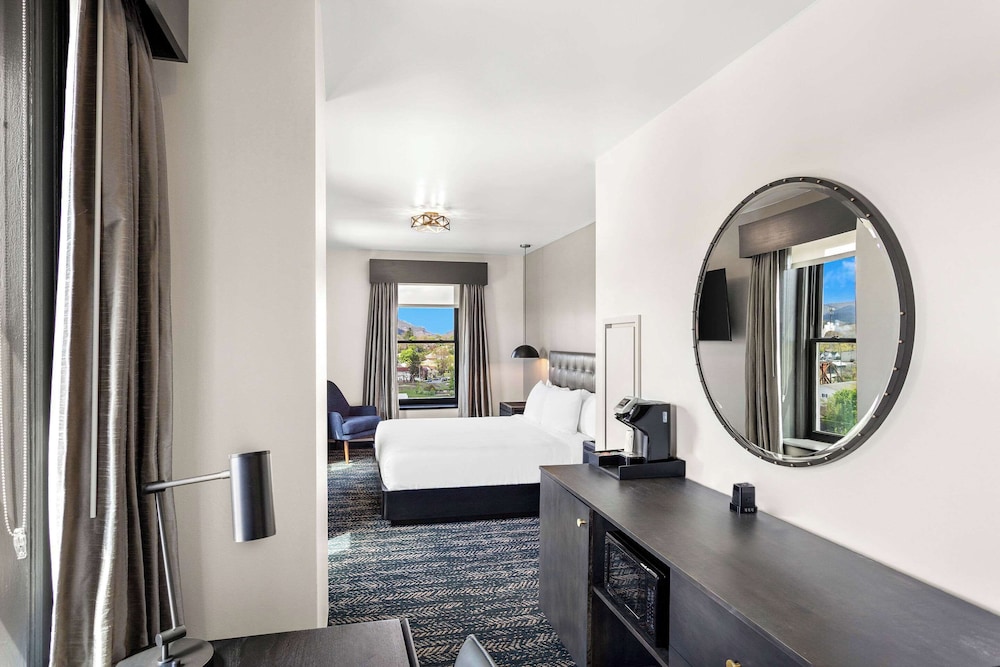 Suite, 1 King Bed, Non Smoking - Photo 5