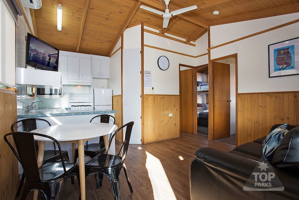 Family Cabin, 2 Bedrooms photo 2