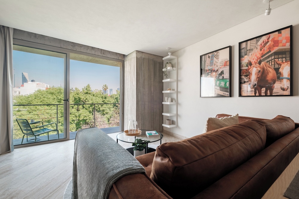Deluxe Studio, Park View