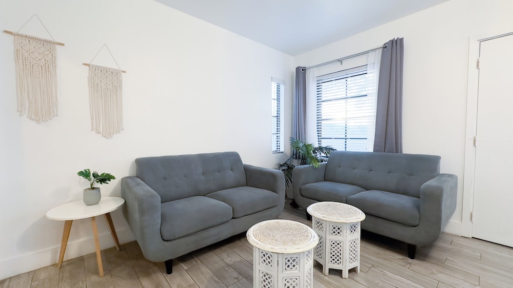 Basic Apartment photo 2