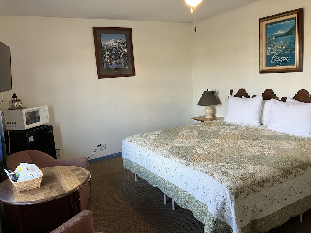 Standard Single Room, 1 King Bed - Photo 2