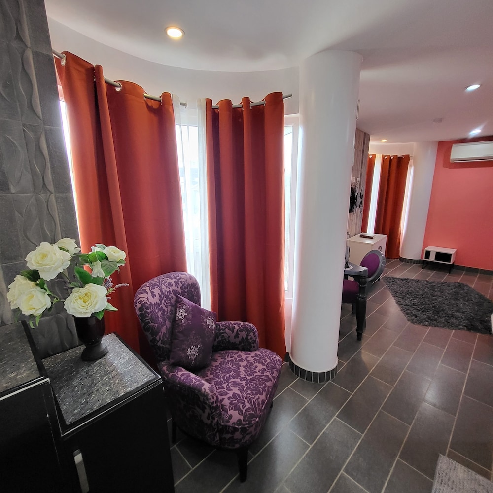 PURPLE STONE ROOM photo 2