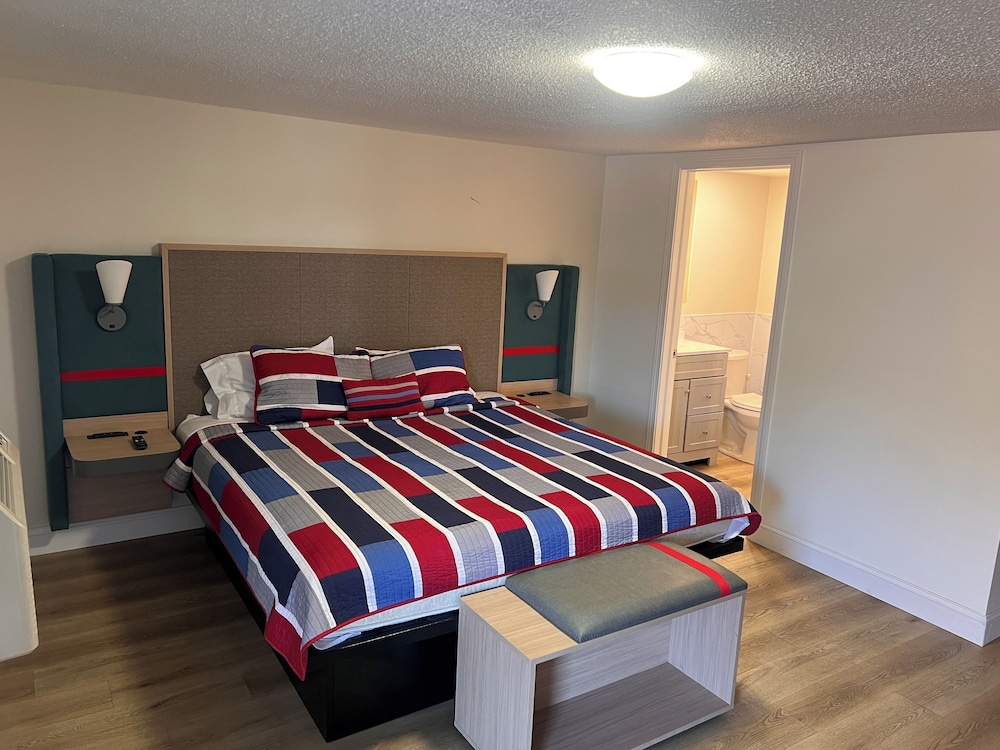 Deluxe Room, 1 King Bed, Non Smoking photo 1