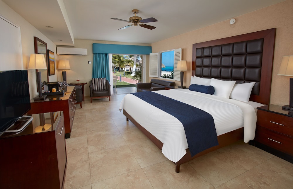 Standard Room, 1 King Bed, Beachside