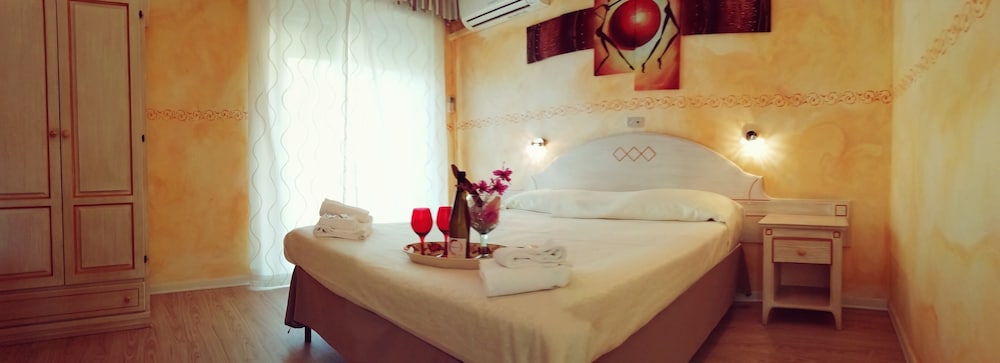Double Room - Photo 12