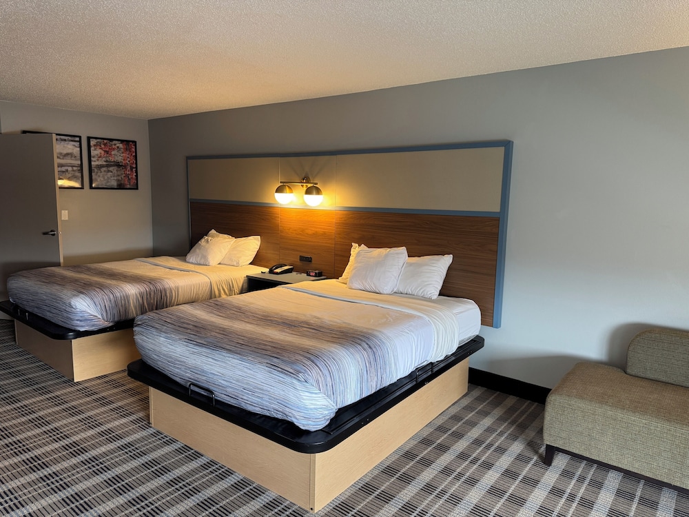 Deluxe Room, 2 Queen Beds, Non Smoking - Photo 1