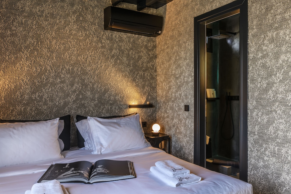 Premium Double Room, Pool View - Photo 4