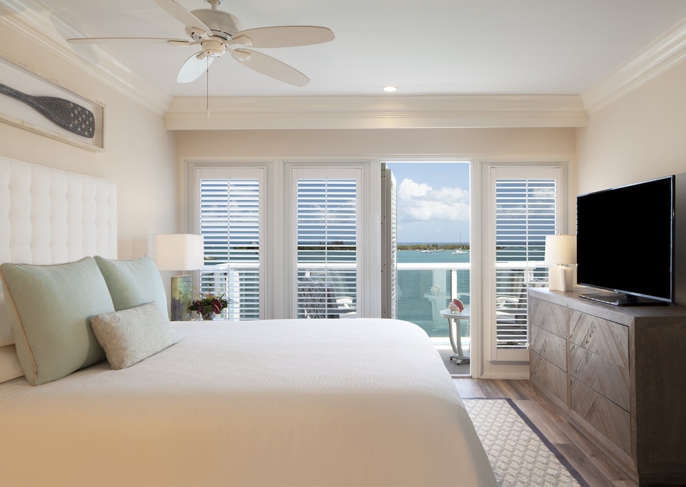Room, 1 King Bed, Oceanfront - Photo 4