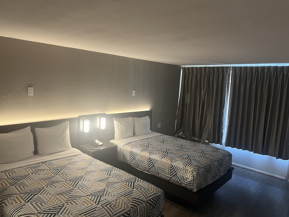 Standard Room, 2 Double Beds, Non Smoking, Refrigerator & Microwave - Photo 3