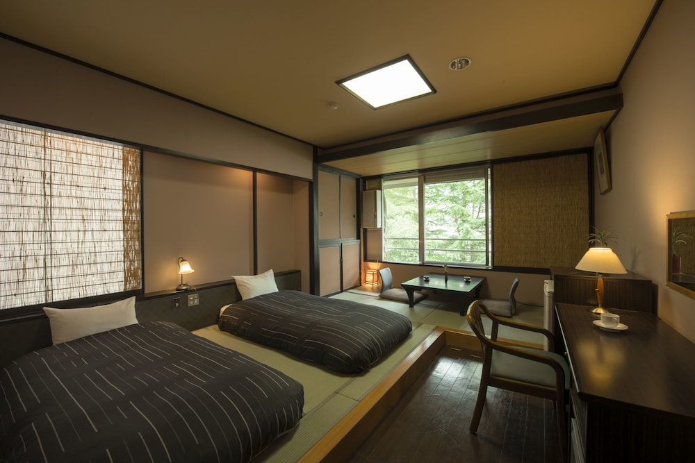 Basic Twin Room, 2 Twin Beds, Private Bathroom photo 1