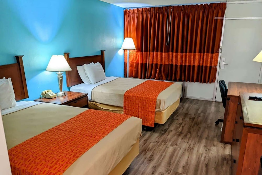 Room, 2 Double Beds, Non Smoking - Photo 2