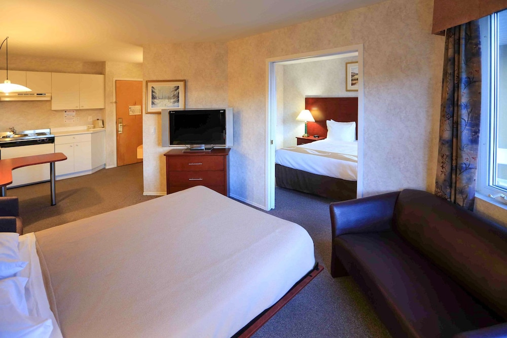 Suite, 2 Queen Beds, Non Smoking - Photo 9