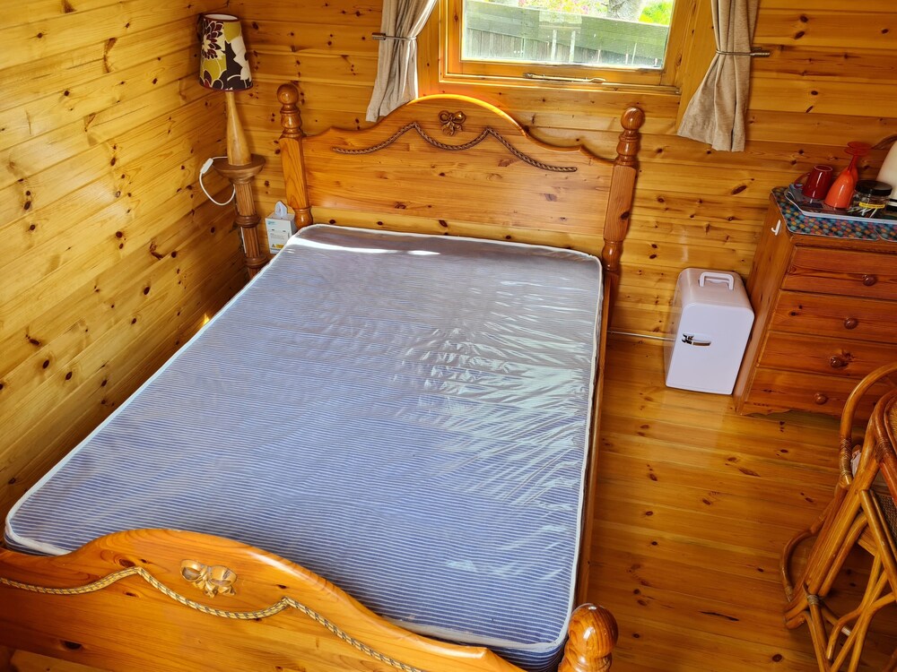 Classic Cabin, Lake View (Barn Owl - Glamping Pod) - Photo 4