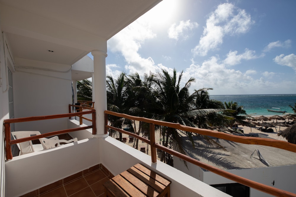 Deluxe Room, 2 Double Beds, Partial Ocean View photo 3