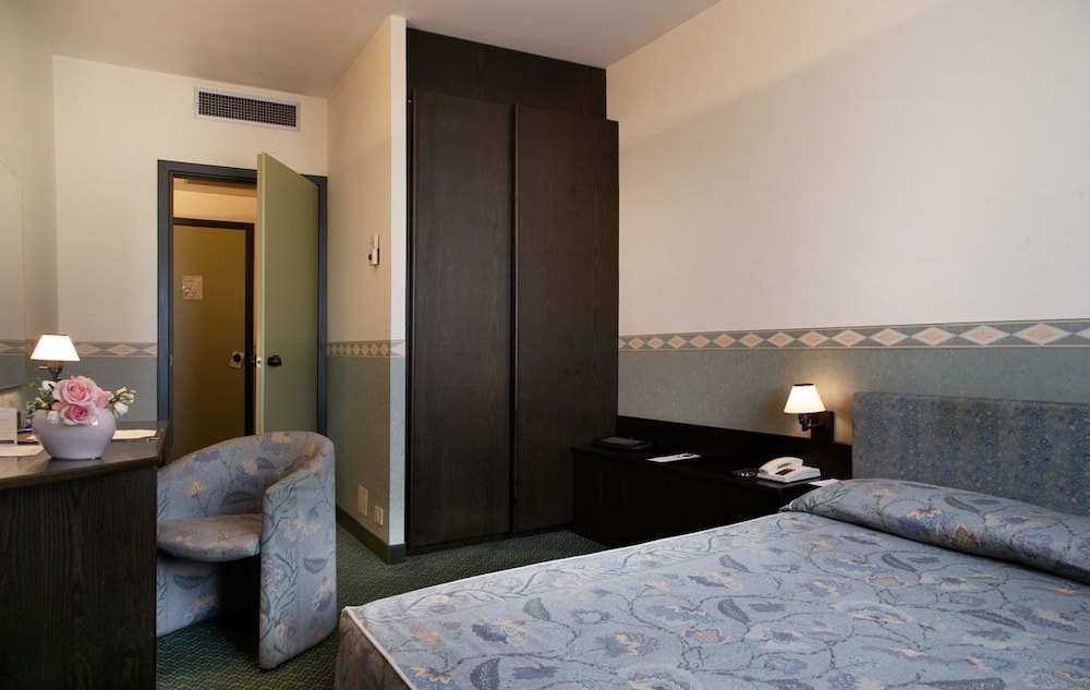 Classic Triple Room photo 3