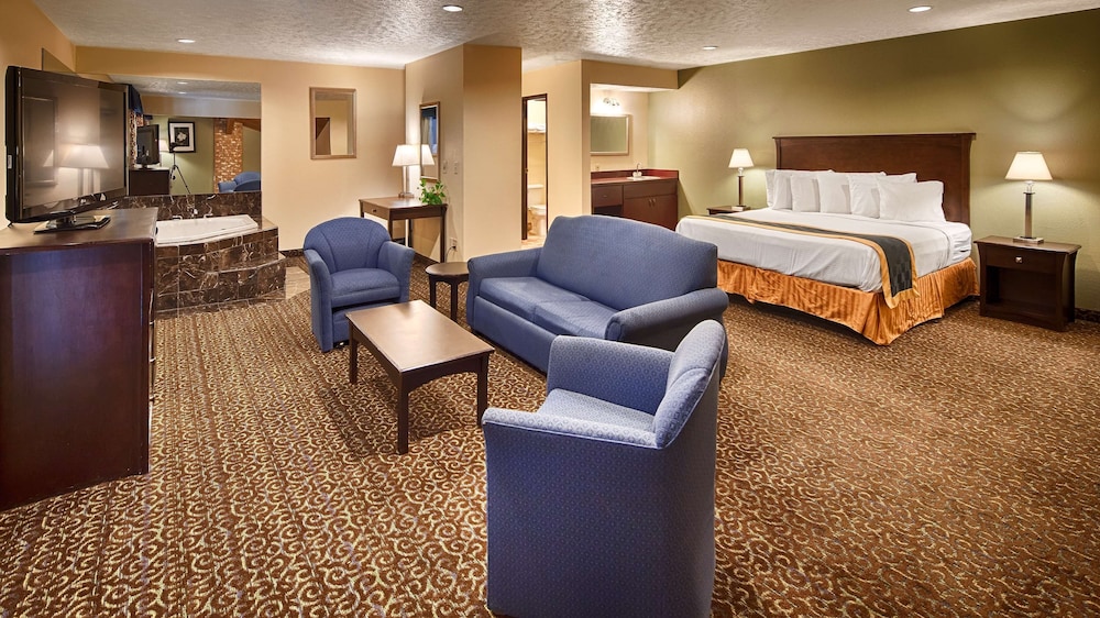 Suite, 1 King Bed, Non Smoking, Jetted Tub - Photo 2
