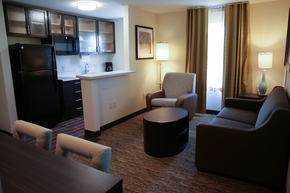 Suite, 2 Bedrooms - Photo 3