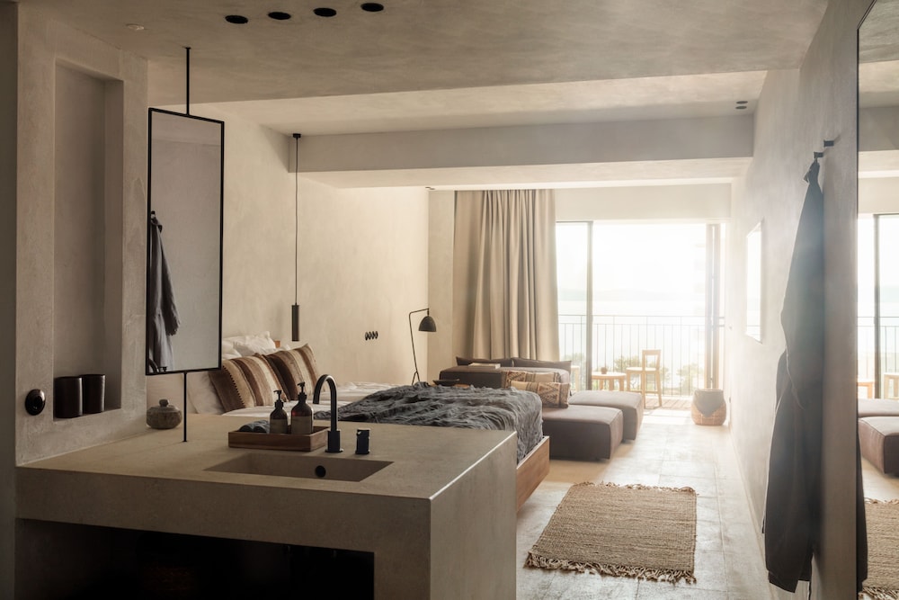 Deluxe Room, Balcony photo 3