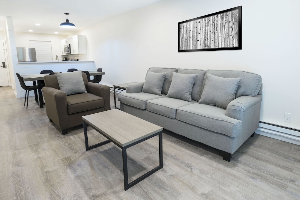 Suite, 2 Bedrooms - Photo 14