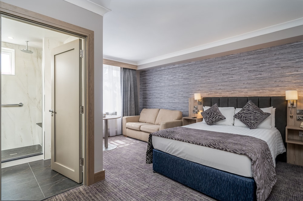 Superior Suite, 1 King Bed - Photo 3