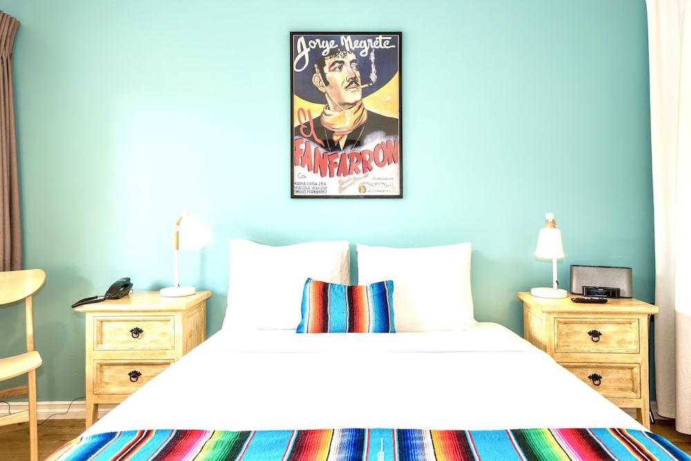 Deluxe Room, 1 King Bed photo 1