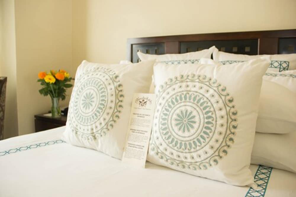 C Suite, 1 Bedroom (Hearing Impaired, No Air Conditioning)