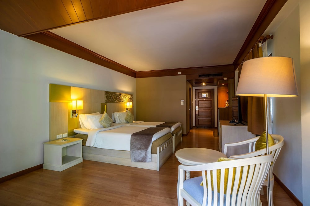 Deluxe Room, 2 Twin Beds, Non Smoking, Pool View - Photo 1