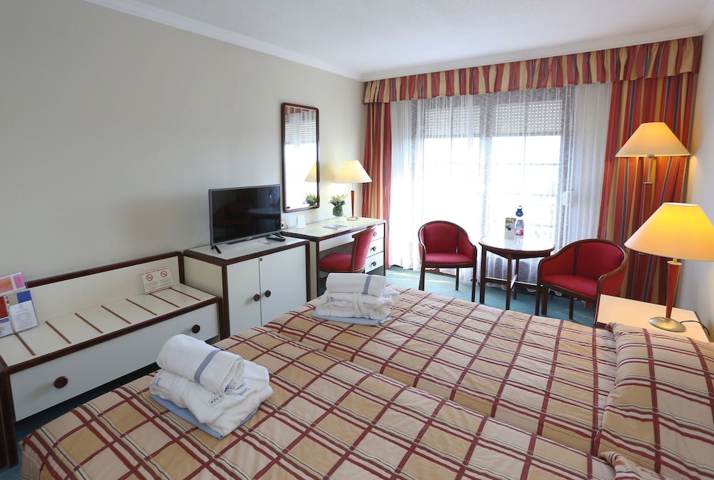 Double Room Incl. Access To Spa thumbnail 5