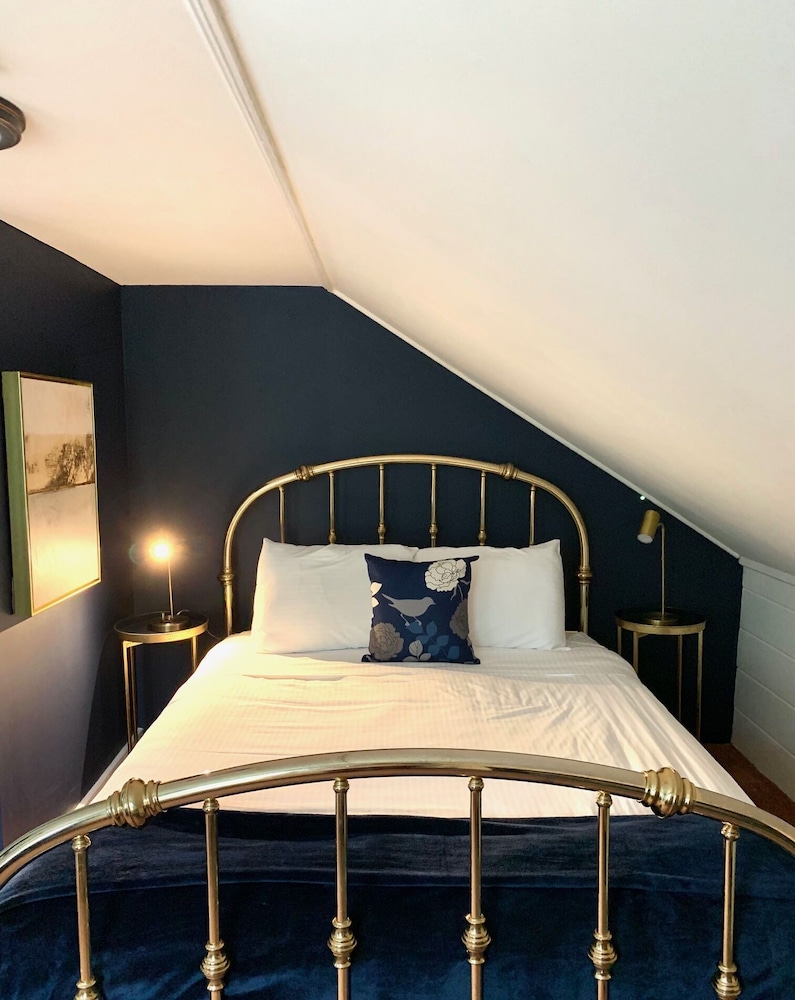Standard Room, 1 Queen Bed (Second Floor - Room 4)