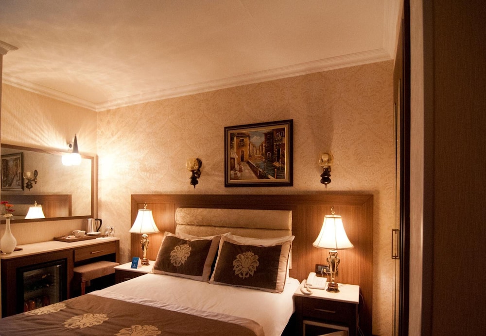 Standard Double or Twin Room photo 1