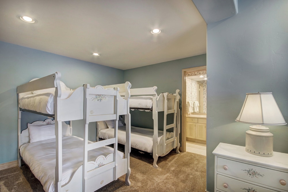 Townhome, 4 Bedrooms photo 2