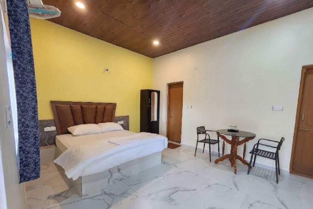 Superior Cottage - Photo 1