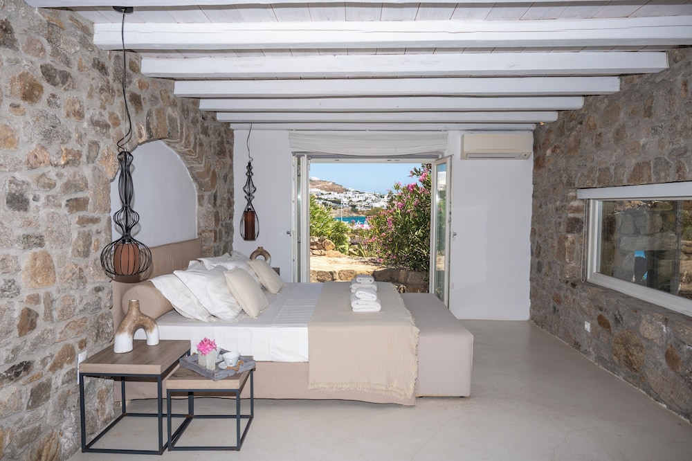 TOPOS MYKONOS KYMOTHOE VILLA