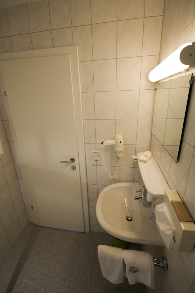 Single Room, Annex Building