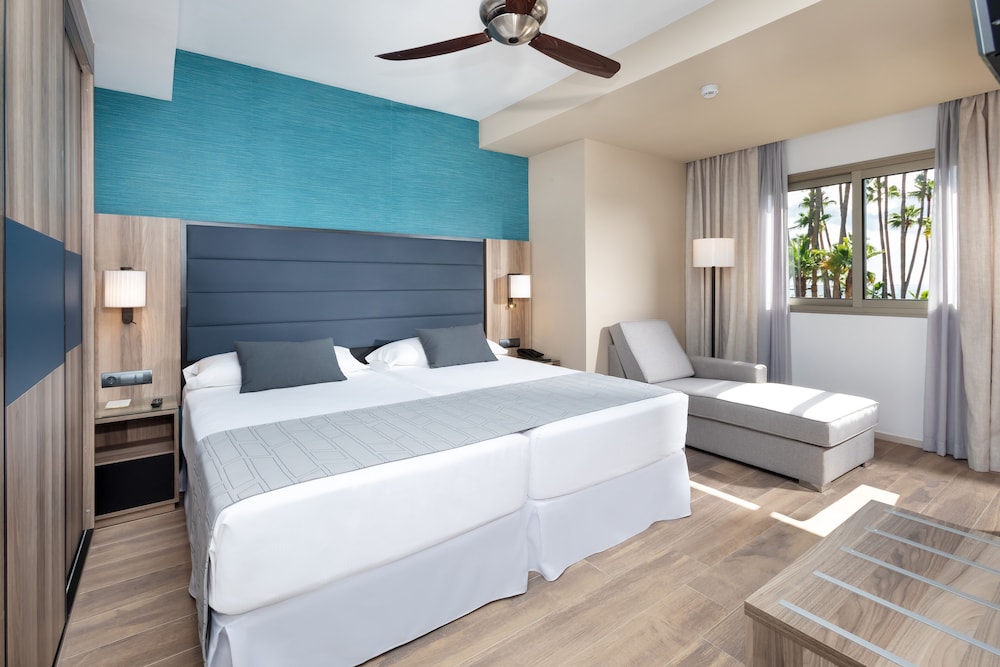 Junior Suite (Swim-up & Adults Only)