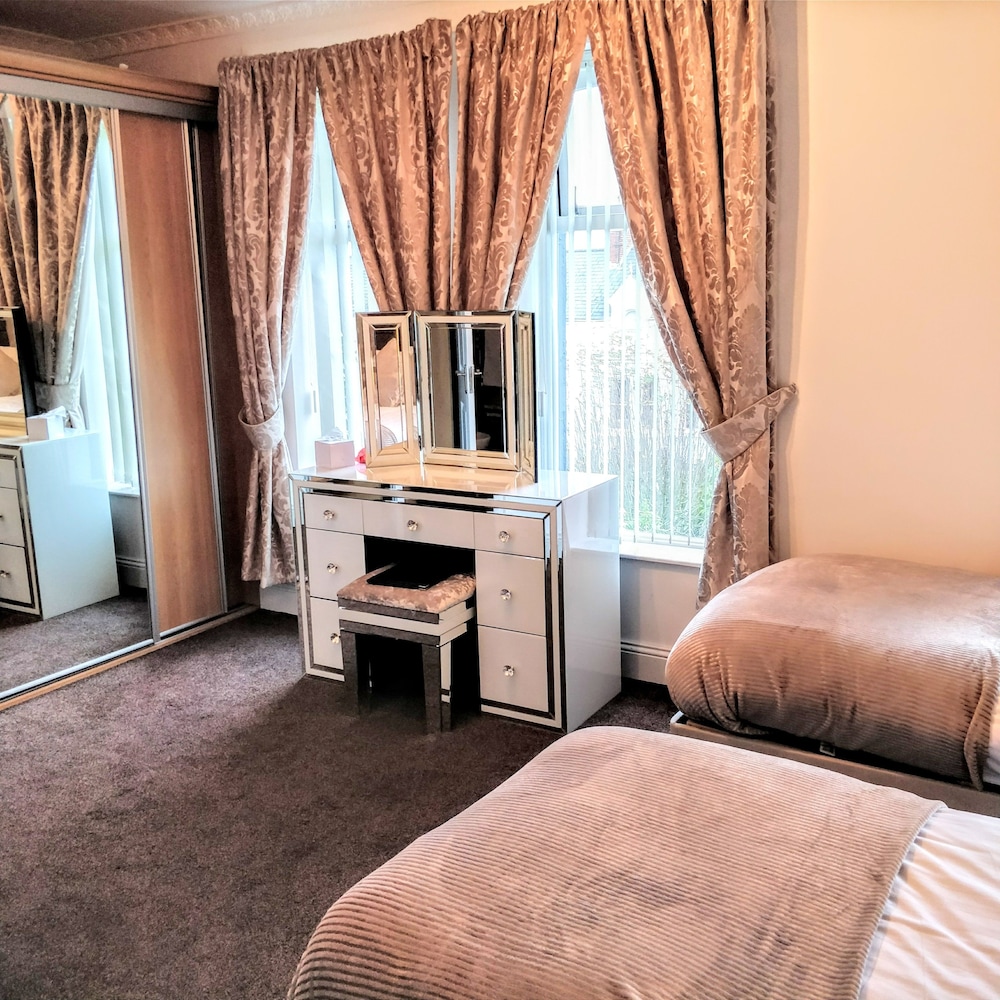 Deluxe Twin Room, Ensuite photo 1